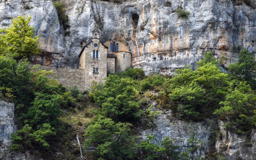 Why is Natural Stone Better than Any Other Man-Made Countertop Material?